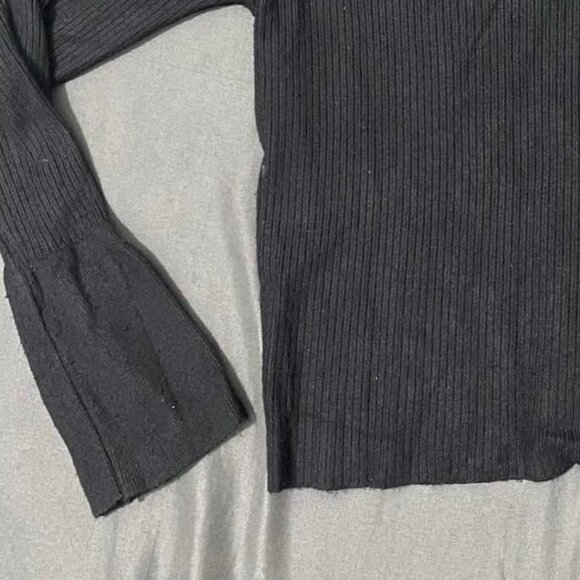 Black Ribbed Long Slevee Shirt - Picture 3 of 4